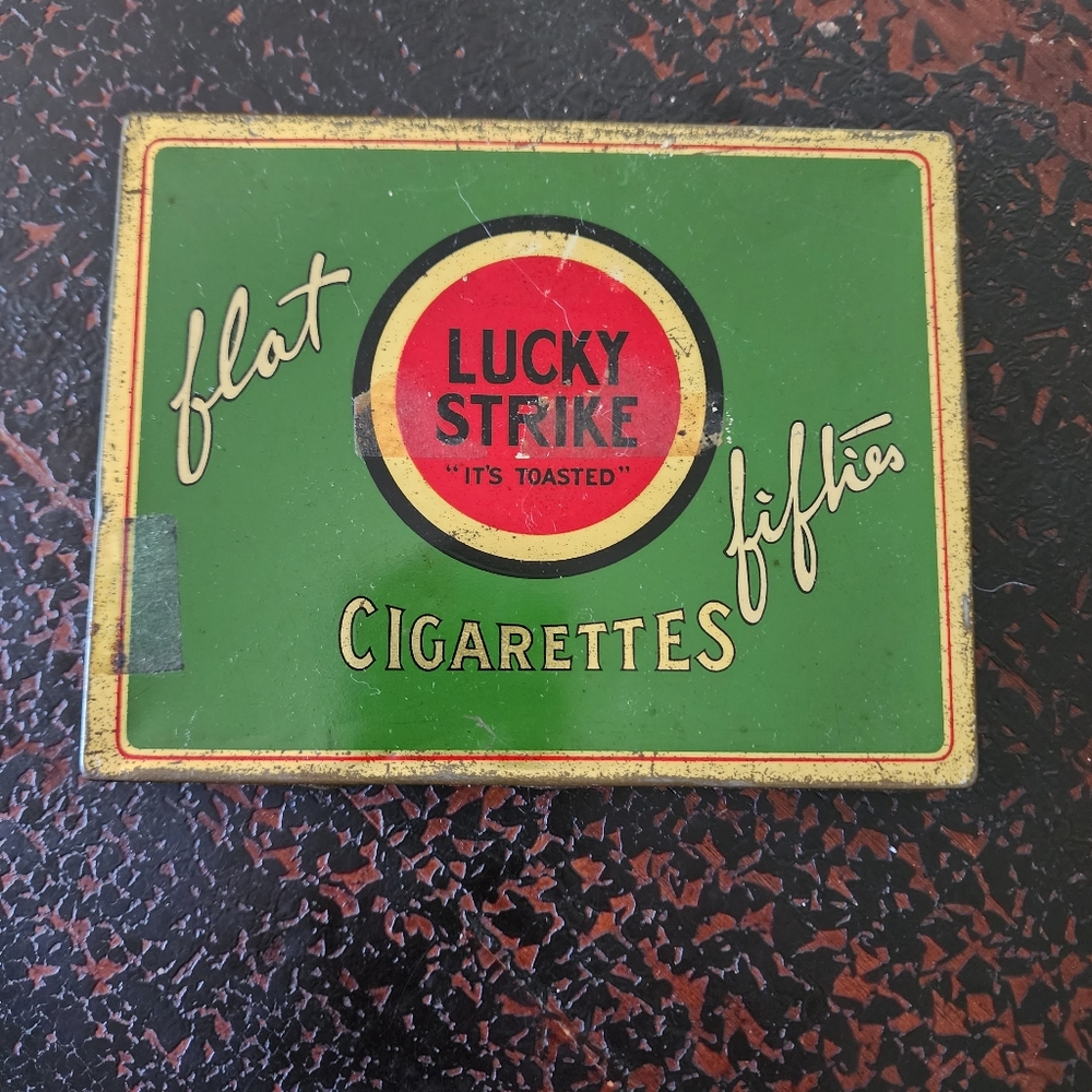 Vintage lucky strike tin